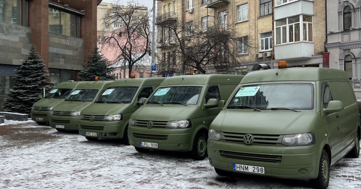 Київміськбуд передав автомобілі для ЗСУ