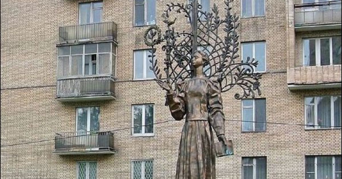 памятник Лесе Украинке в Москве