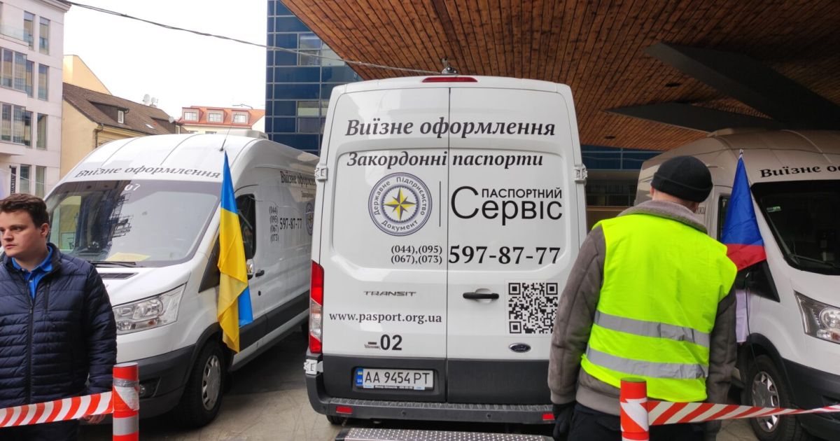 Украинцы не могут оформить документы