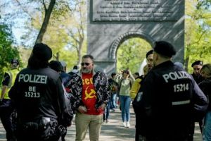 Трептов-парк, 9 мая