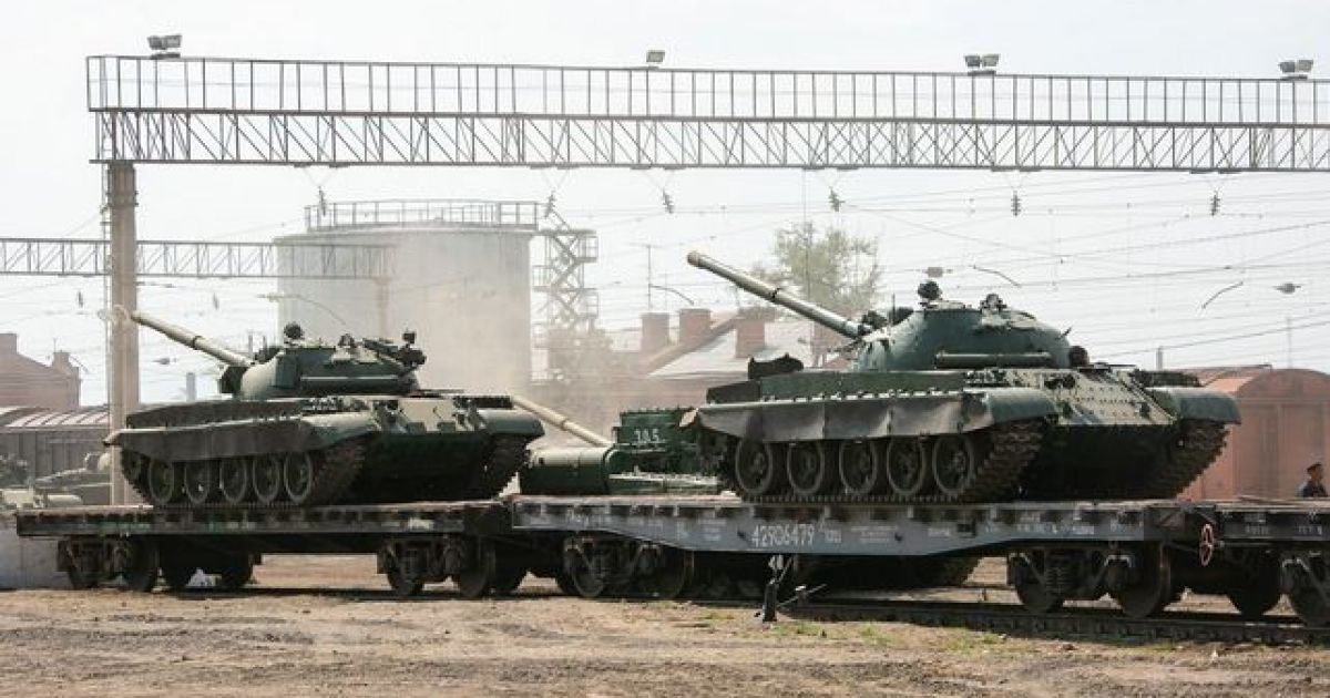 танки, поезд