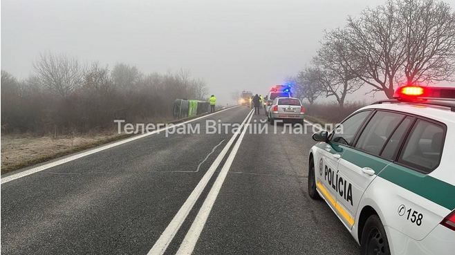 перевернулся украинский автобус 