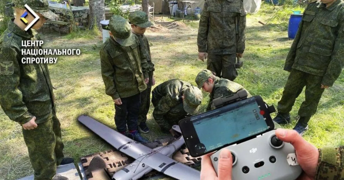 Окупанти навчать підлітків керувати дронами