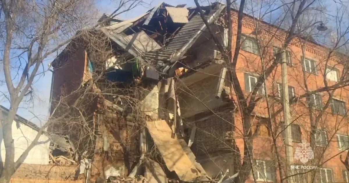 Упал дом