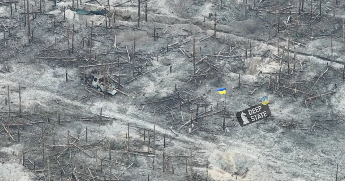 Українські бійці підняли прапор