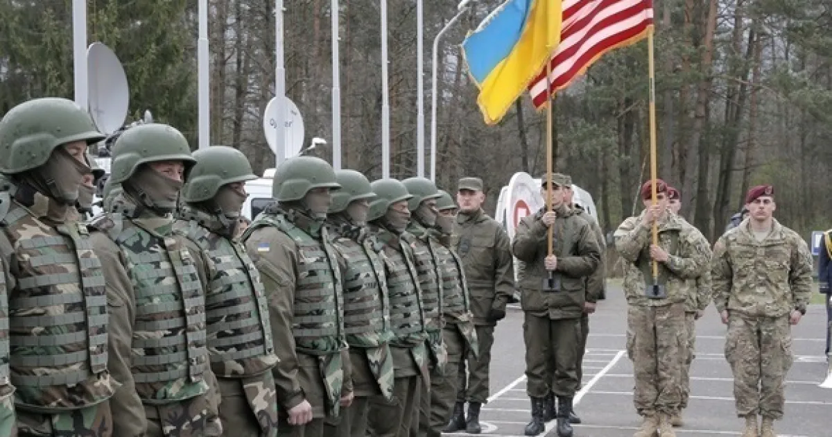 Військові