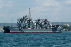 корабль «Коммуна»