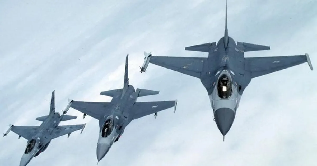 Самолеты F-16