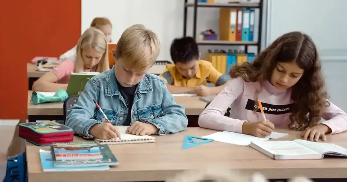 Школярі