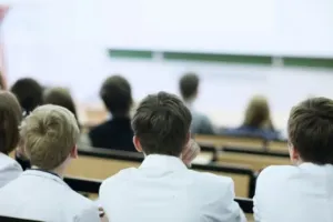 Студенти