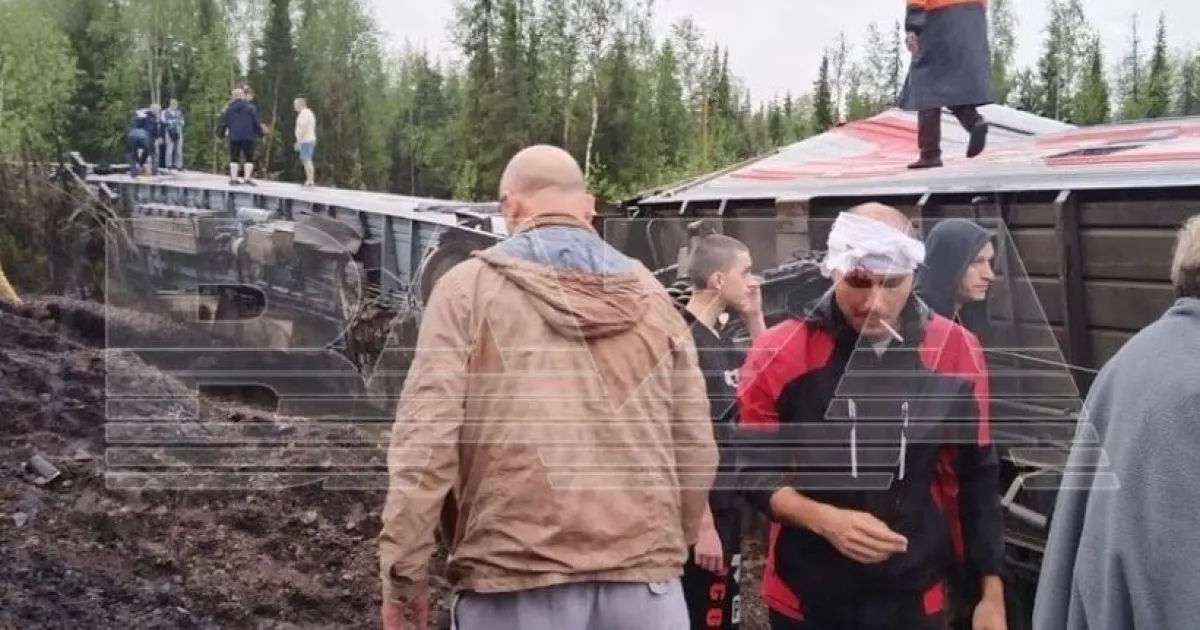поезд сошел с рельсов
