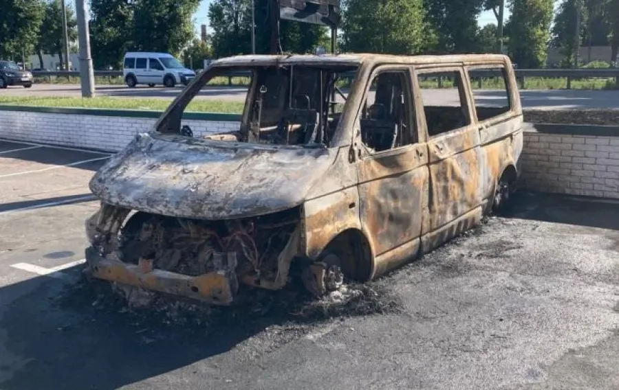 У Києві спалили автівку