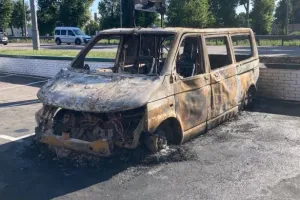 У Києві спалили автівку