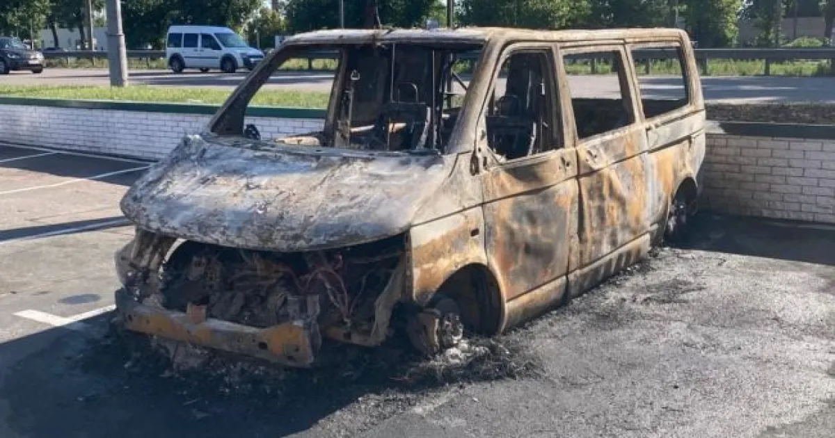 У Києві спалили автівку