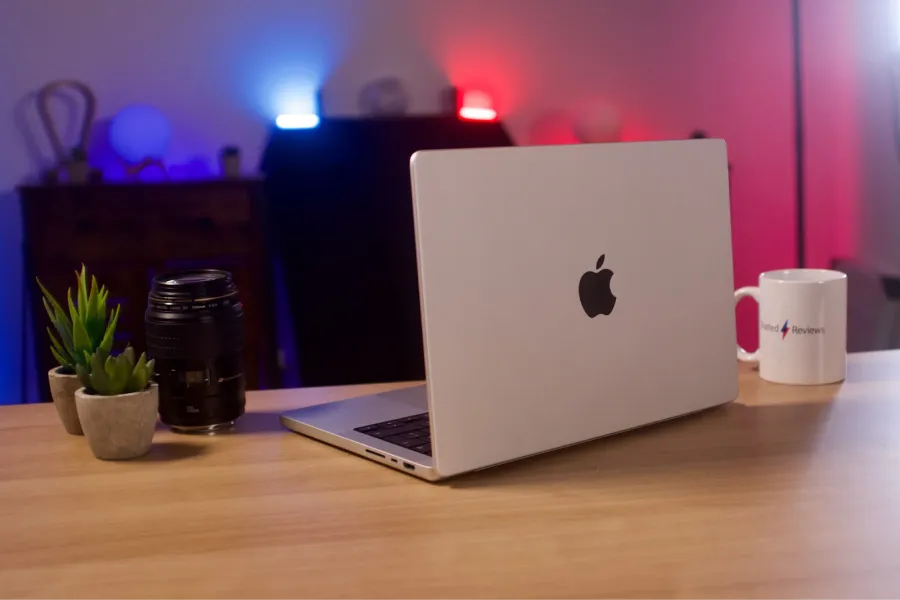 MacBook Pro 16 M4 Late 2024