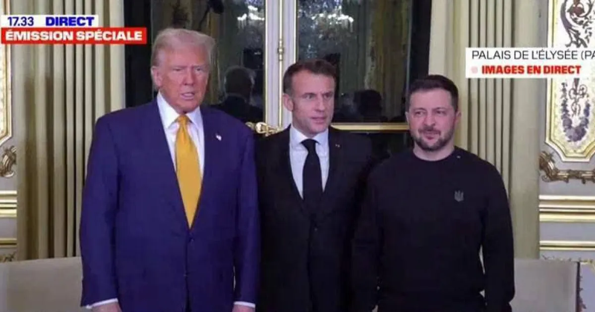 У Парижі