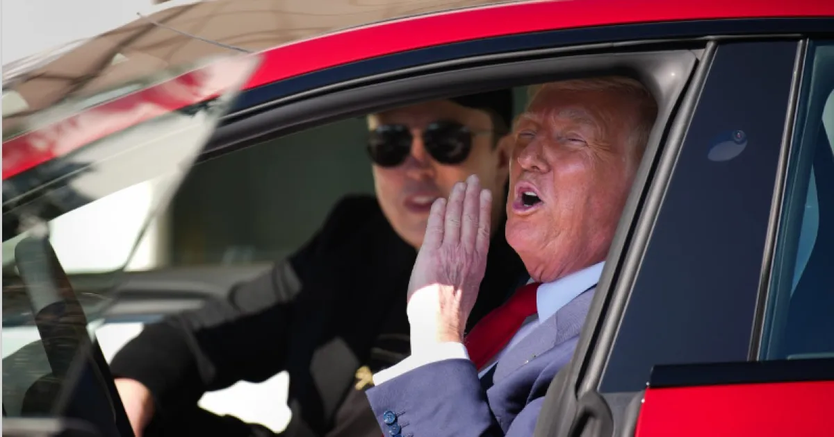 Трамп, Tesla
