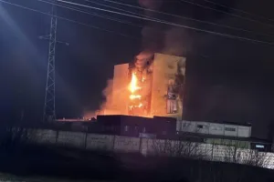 удар