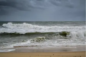 море, шторм
