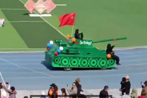 картонный парад