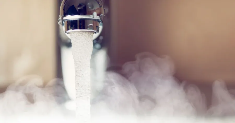 гаряча вода / гарячая вода