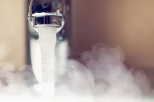 гаряча вода / гарячая вода