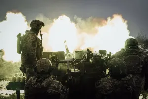 постріл з гармати / выстрел из пушки