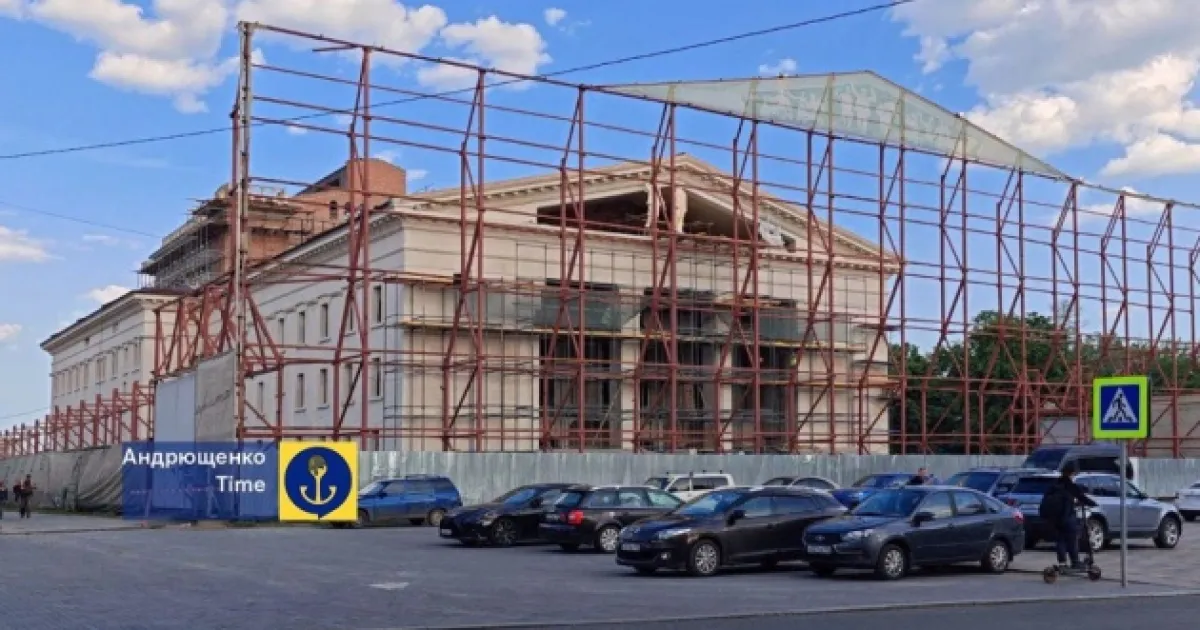 Драмтеатр у Маріуполі - Драмтеатр в Мариуполе