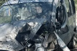 Дрон атакував авто - Дрон атаковал авто