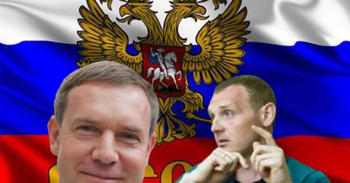 Левицький на фоні роспрапора