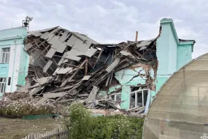 обрушилась школа