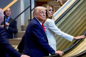 Трамп, эскалатор