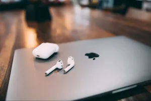 MacBook и AirPods