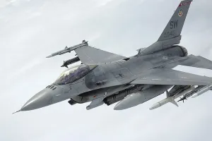 F16