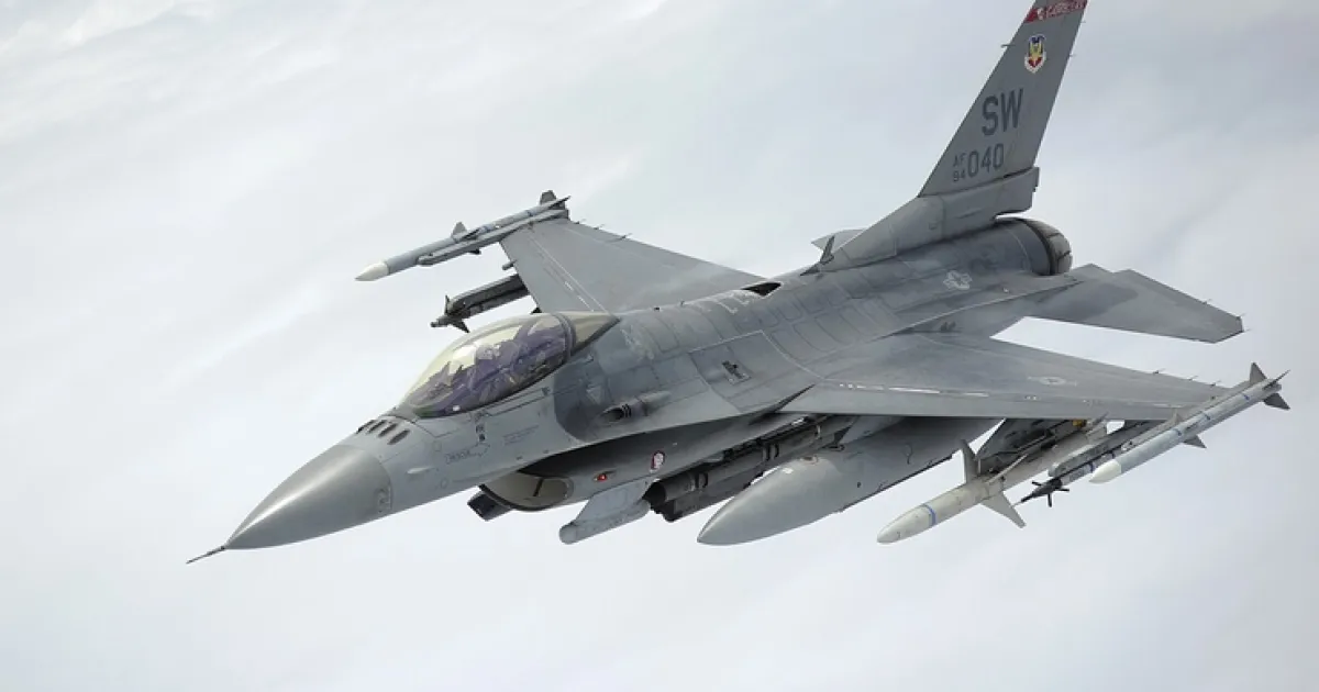F16