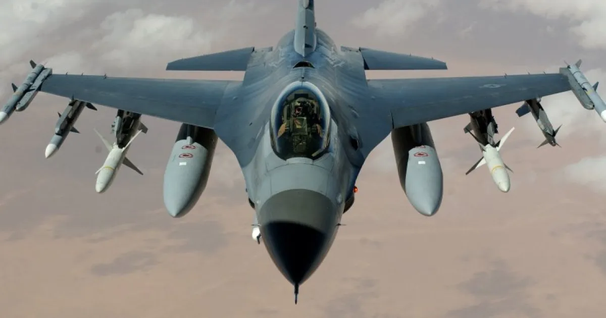 F16