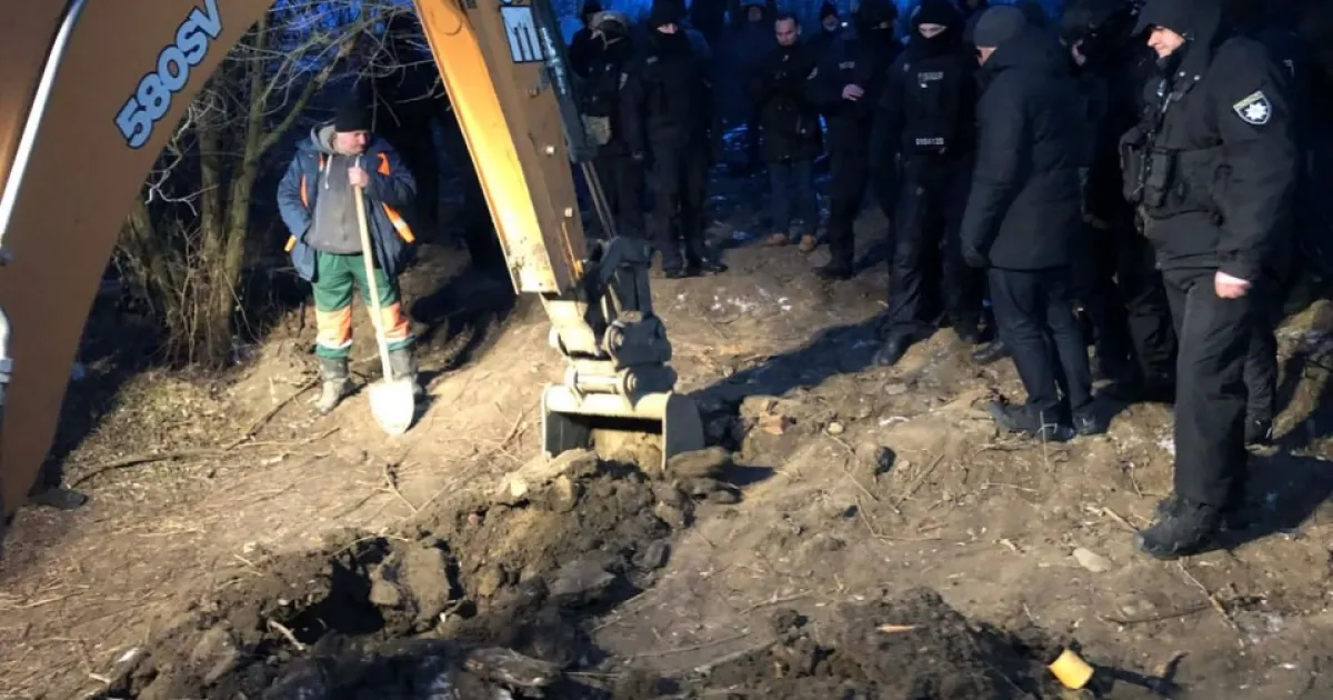 Працівники "Чернівціводоканалу" виявили несанкціоновану трубу для зливу у каналізацію нечистот з Лужанського спиртзаводу
