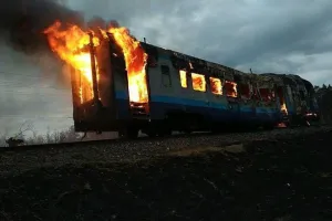 поезд горит