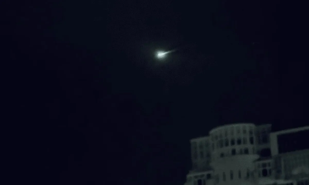 выспышка в небе