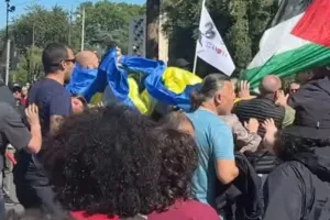 Италия