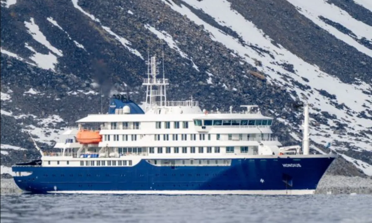 лайнер MV Hondius