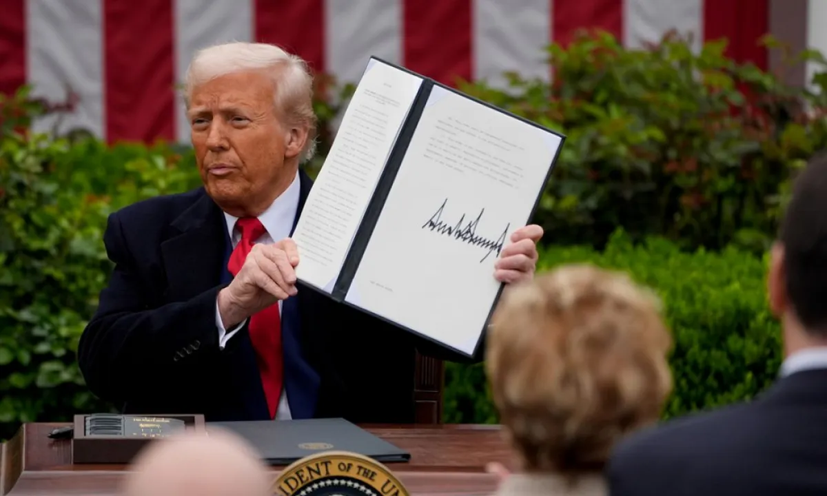 Трамп, подпись
