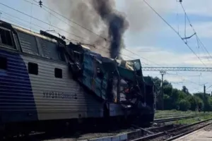 удар по локомотиву
