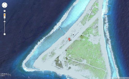 Аэропорт Минами Торишима, Япония. Единственный аэропорт на острове Минами Торишима, выкрашенный белым. Сейчас он используется военно-морскими силами.